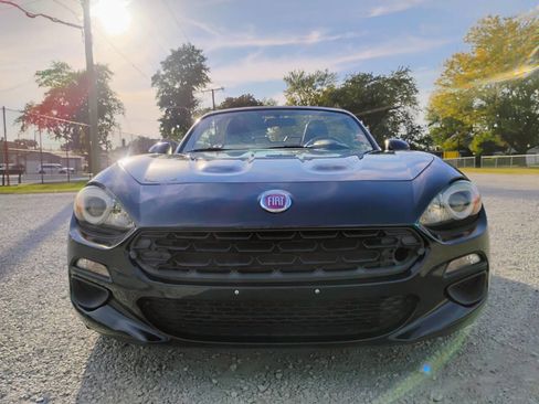 Used 2017 FIAT 124 Spider Classica image 2