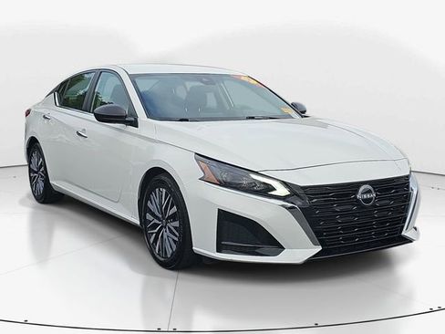 Used 2025 Nissan Altima 2.5 SV image 1