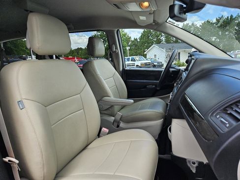 Used 2019 Dodge Grand Caravan SE w/ Power Convenience Group I FWD image 35