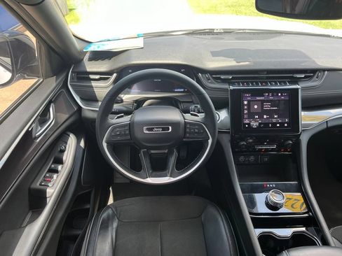 Used 2022 Jeep Grand Cherokee L Laredo RWD image 10