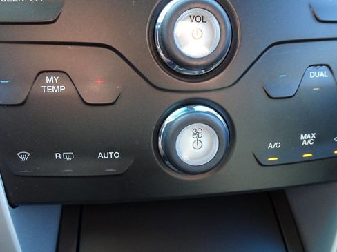 Used 2014 Ford Explorer XLT w/ Equipment Group 202A AWD/4WD image 28
