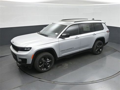 New 2025 Jeep Grand Cherokee L Altitude image 29