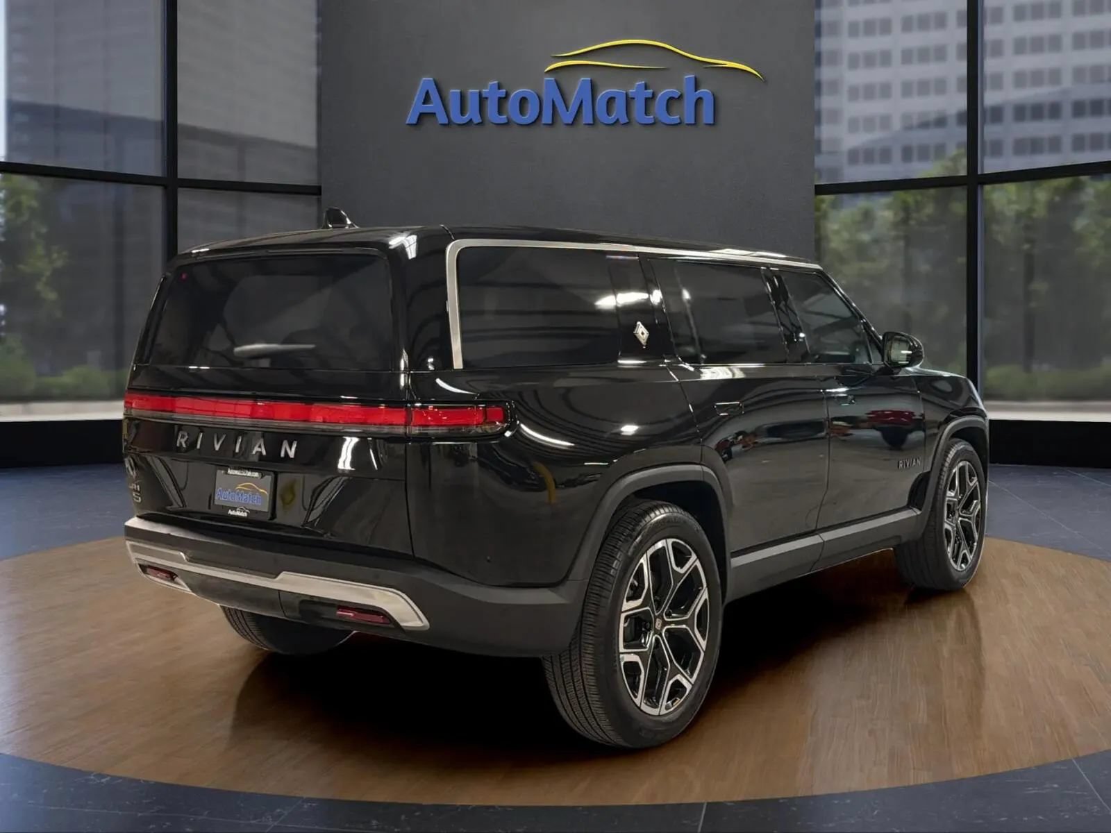 Used 2025 Rivian R1S Adventure Dual AWD/4WD image 10