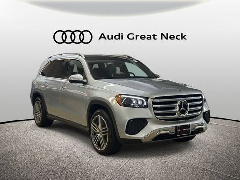 Used 2025 Mercedes-Benz GLS 450 4MATIC image 11