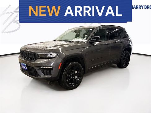 Used 2025 Jeep Grand Cherokee Limited w/ Black Appearance Package AWD/4WD image 1