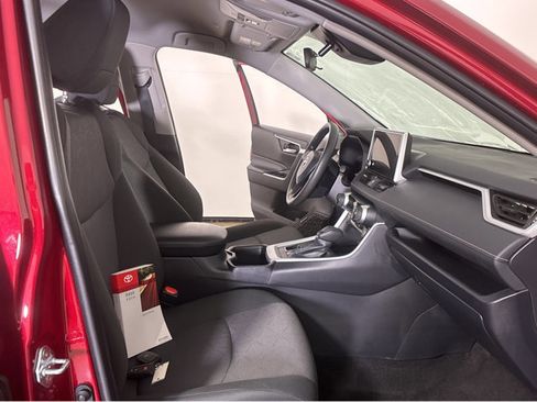 Used 2025 Toyota RAV4 XLE image 6