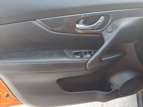 Used 2017 Nissan Rogue SV image 14