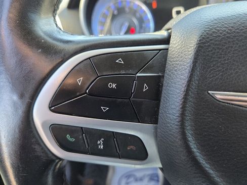 Used 2017 Chrysler 300 Limited image 16