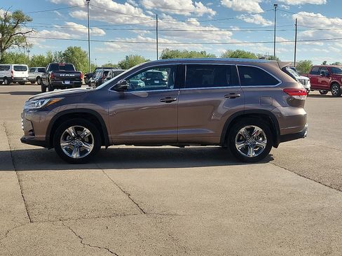 Used 2018 Toyota Highlander Limited Platinum AWD/4WD image 2
