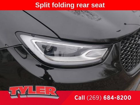 Used 2025 Chrysler Pacifica Limited FWD image 10