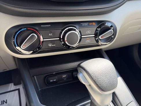 Used 2025 Kia Soul LX w/ LX Technology Package FWD image 18