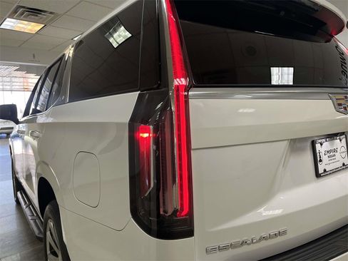 Used 2022 Cadillac Escalade Premium Luxury image 13