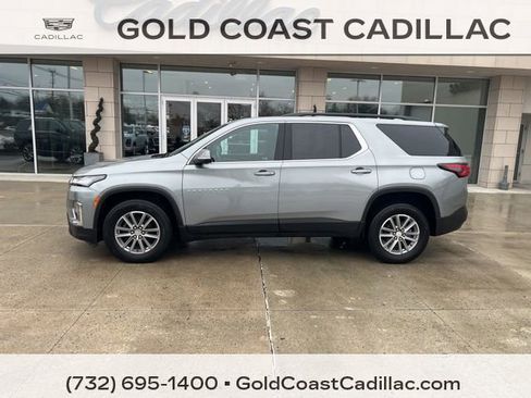 Used 2023 Chevrolet Traverse LT w/ Rear Camera Mirror Package image 2