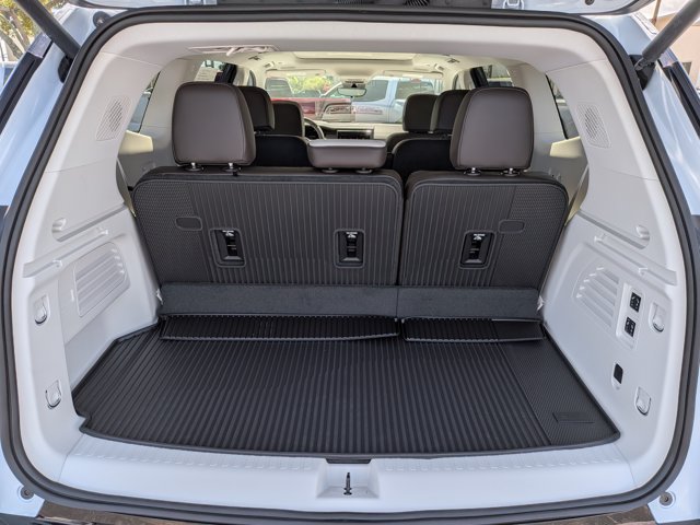 New 2027 GMC Acadia Denali w/ Denali Reserve Package FWD image 17
