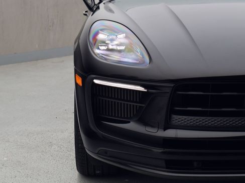 Certified 2022 Porsche Macan S image 12