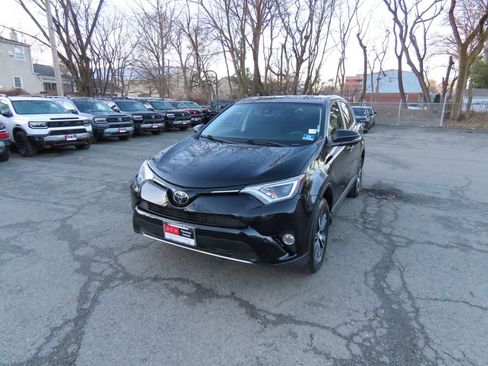 Used 2018 Toyota RAV4 XLE AWD/4WD image 1