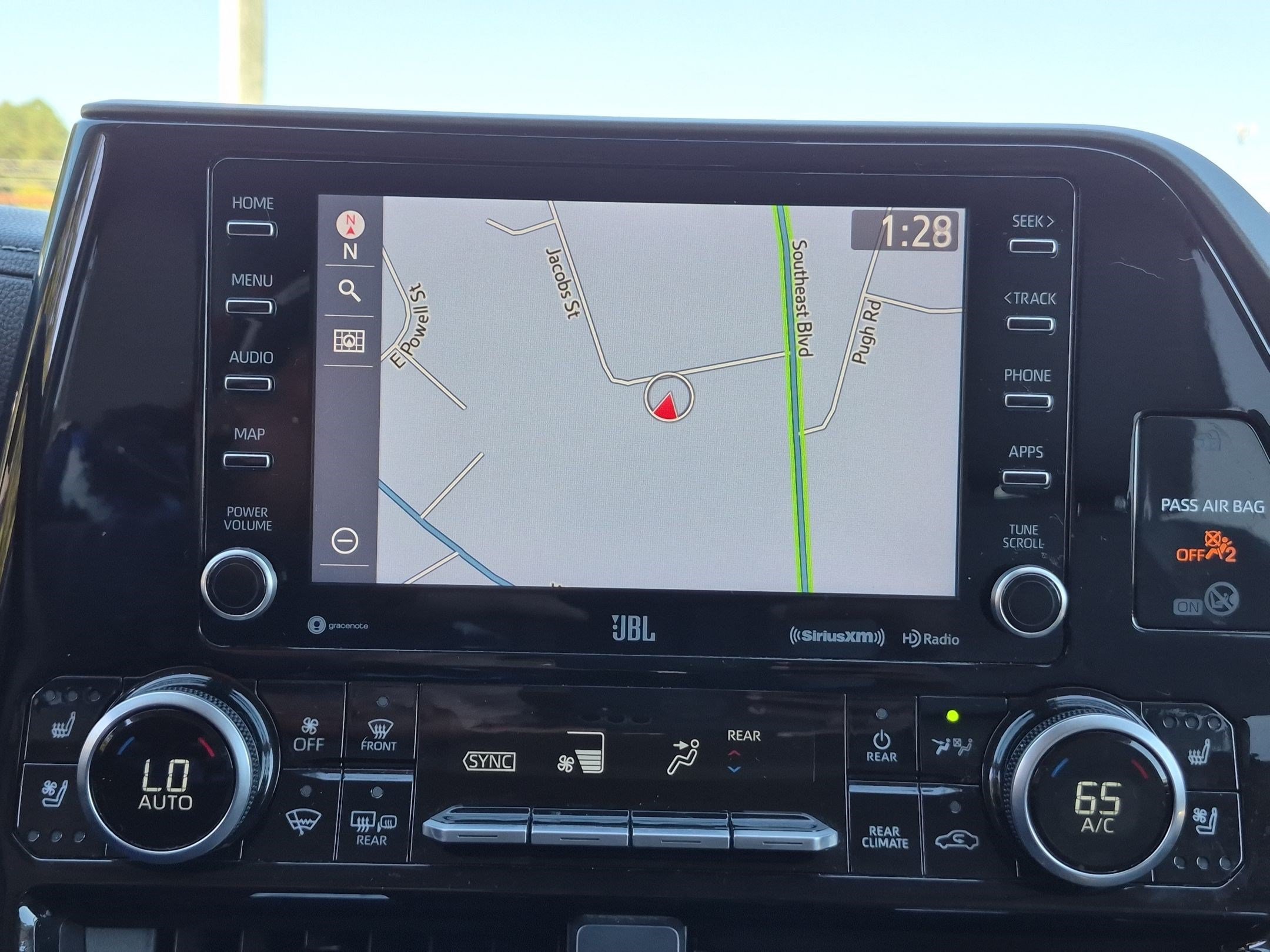 Used 2021 Toyota Highlander Limited FWD image 25