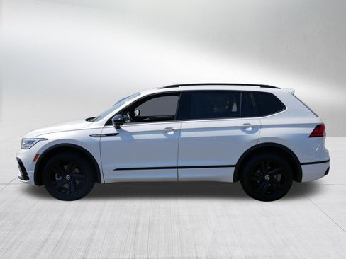 Used 2023 Volkswagen Tiguan SE R-Line AWD/4WD image 4
