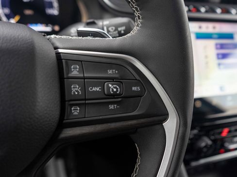 Used 2023 Jeep Grand Cherokee L Limited w/ Luxury Tech Group II image 25