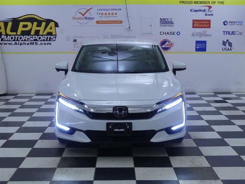 Used 2021 Honda Clarity Plug-In Hybrid image 2
