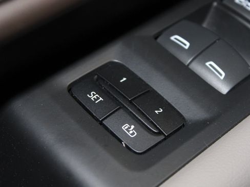 Used 2021 GMC Yukon SLT w/ Rear Media and Nav Package image 30