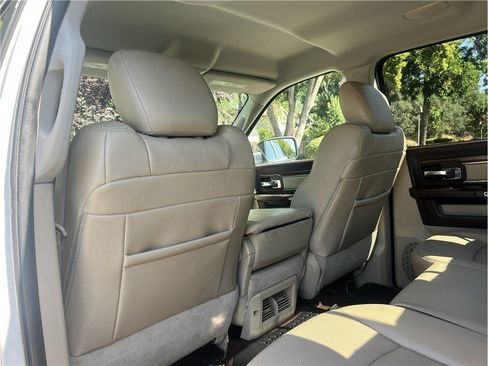 Used 2014 RAM 1500 Laramie w/ Convenience Group AWD/4WD image 17