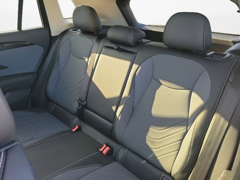 New 2026 Volkswagen Tiguan SE FWD image 12