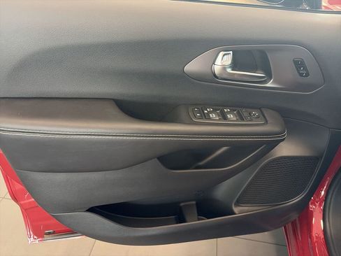 New 2026 Chrysler Pacifica Select image 13