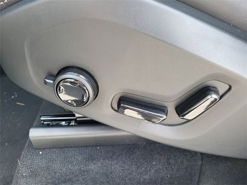 Certified 2025 Volvo XC90 B6 Ultra w/ Lounge Package image 12