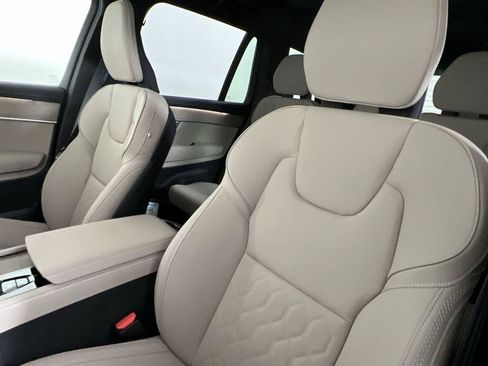 Used 2026 Volvo XC90 B6 Plus w/ Protection Package Premier AWD/4WD image 12