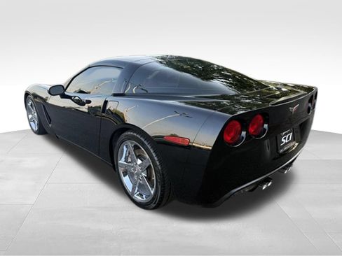 Used 2005 Chevrolet Corvette Coupe w/ Preferred Equipment Group RWD image 3