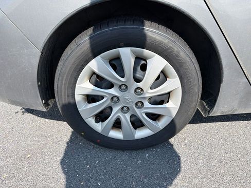 Used 2013 Hyundai Elantra GLS FWD image 11