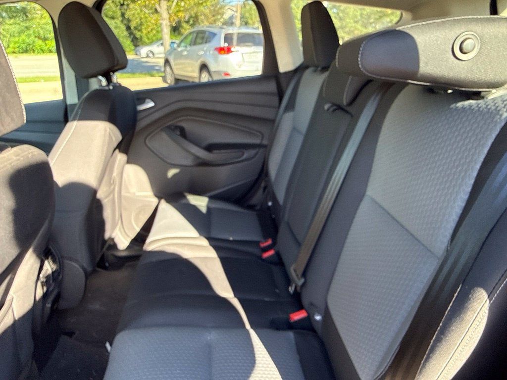 Used 2017 Ford Escape SE w/ Equipment Group 201A FWD image 14