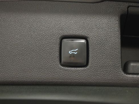 Used 2022 Ford Escape SE w/ SE Sport Appearance Package image 13