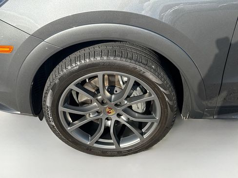 Used 2021 Porsche Cayenne S image 37