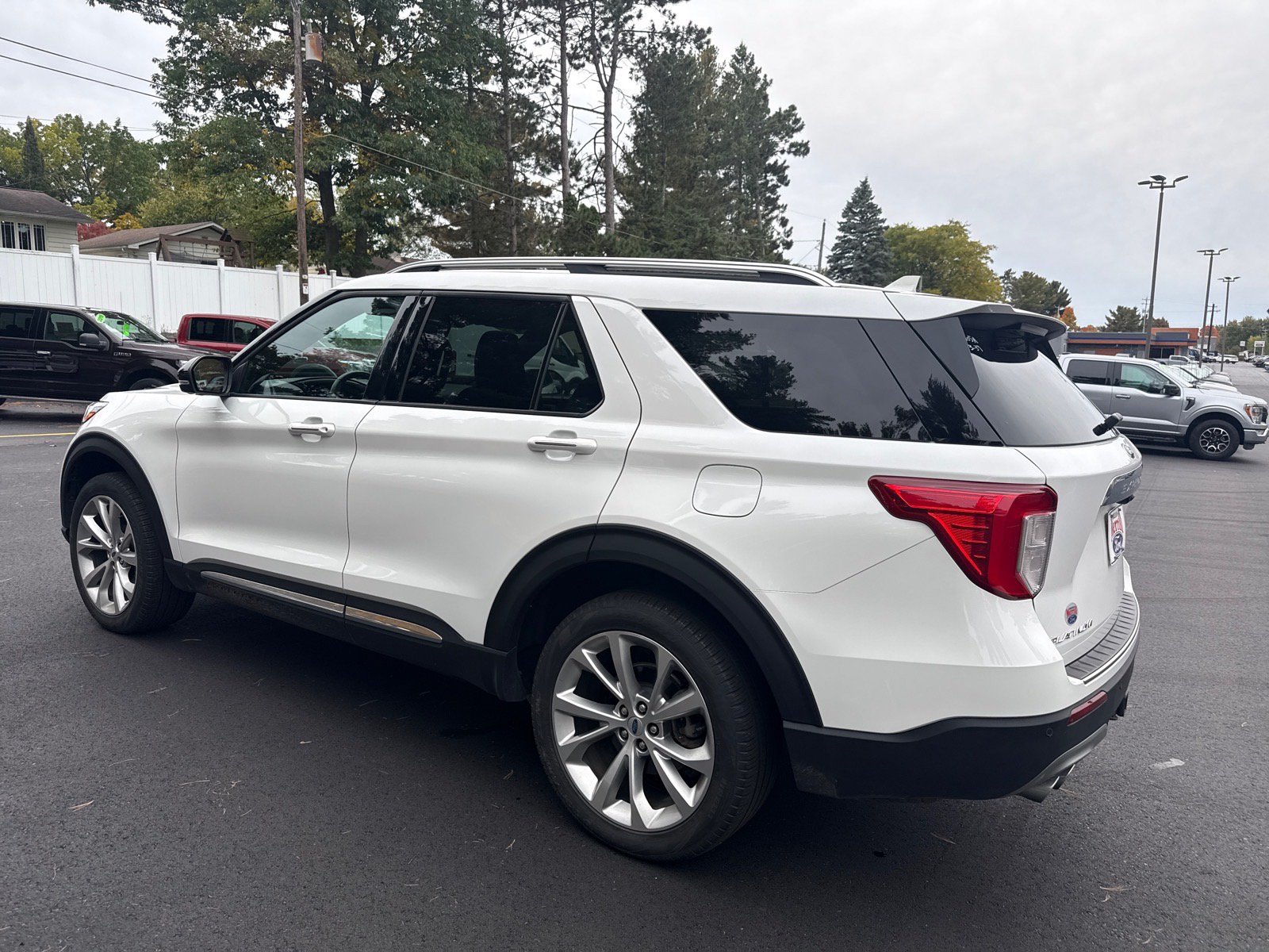 Used 2023 Ford Explorer Platinum w/ Technology Package AWD/4WD image 5