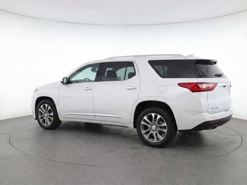 Used 2018 Chevrolet Traverse Premier w/ Driver Confidence II Package FWD image 3