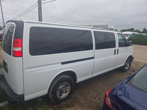 Used 2024 Chevrolet Express 3500 LT w/ LT Preferred Equipment Group RWD image 4