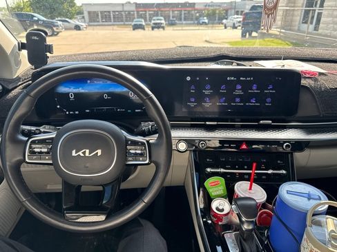 Used 2024 Kia Carnival SX Prestige FWD image 11