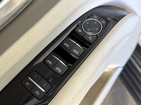 Used 2024 Cadillac Escalade Premium Luxury Platinum image 21