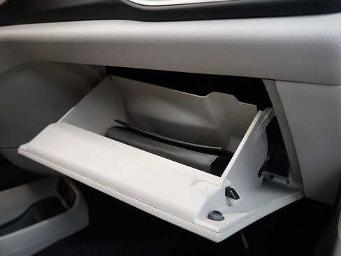 Used 2018 Chrysler Pacifica Touring-L image 34