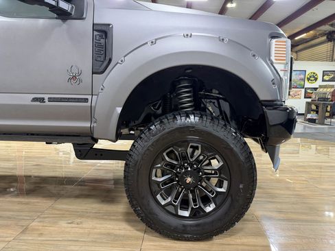 Used 2021 Ford F250 Lariat w/ Lariat Ultimate Package AWD/4WD image 4
