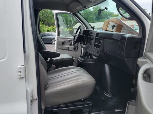 Used 2014 Chevrolet Express 2500 RWD image 23