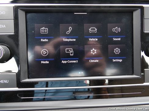Used 2020 Volkswagen Jetta SE w/ SE Cold Weather Package FWD image 18