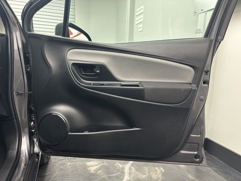 Used 2017 Toyota Yaris L image 10