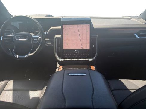 Certified 2025 GMC Yukon XL Denali AWD/4WD image 12