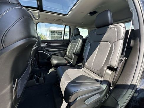 Used 2023 Jeep Grand Cherokee L Limited w/ Luxury Tech Group II AWD/4WD image 26