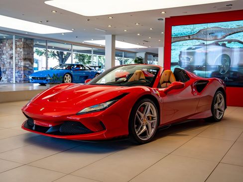 Used 2021 Ferrari F8 Tributo RWD image 4