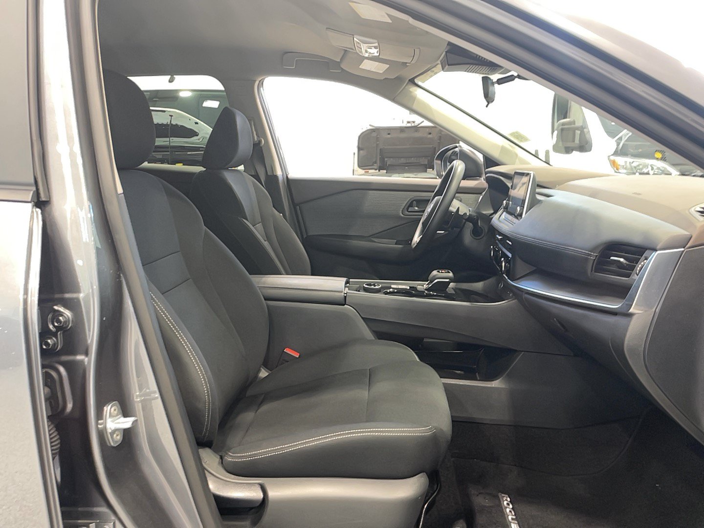 Used 2023 Nissan Rogue S AWD/4WD image 6