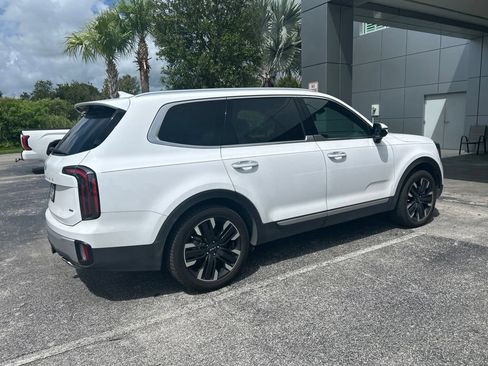 Used 2024 Kia Telluride SX Prestige w/ Towing Package AWD/4WD image 3